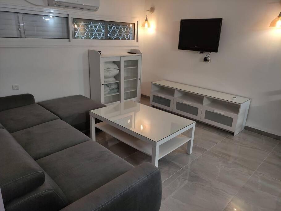 יחידת אירוח חדשה ומקסימה בכרמיאל Apartment Ngoại thất bức ảnh